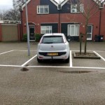 Moderne auto te groot voor parkeervak | Douwe De Beer Occasions